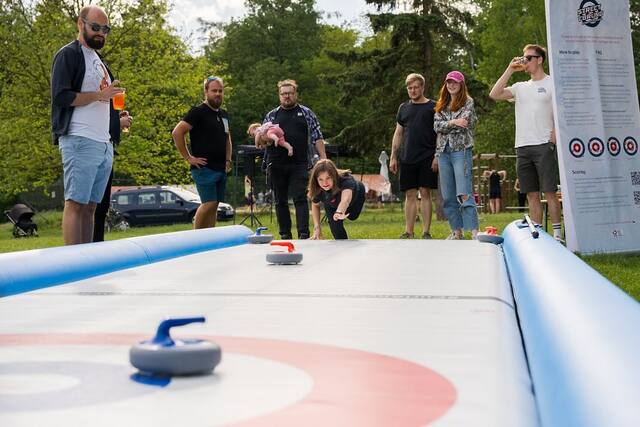 Instagram post Street Curling